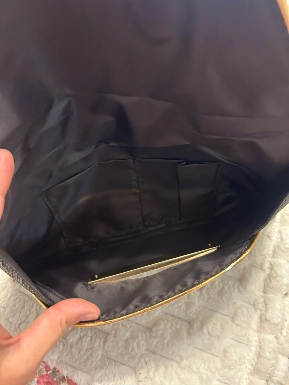 The Unbranded Brand elegant black